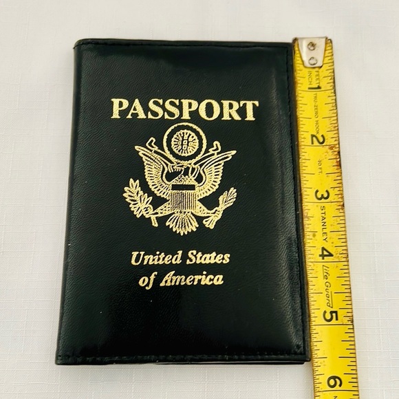 Passport Holder / Passport~United States Of America in Gold Embossing - Picture 3 of 7